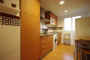 A kitchen or kitchenette at Livingtarifa La Rosa Blanca