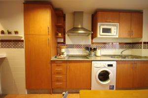 A kitchen or kitchenette at Livingtarifa La Rosa Blanca
