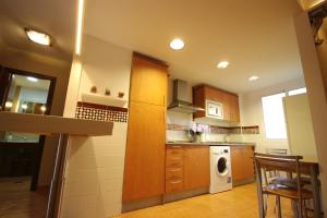 A kitchen or kitchenette at Livingtarifa La Rosa Blanca