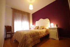 A bed or beds in a room at Livingtarifa La Rosa Blanca