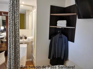 a bathroom with a towel rack and a sink at A&H PRIVILÈGE Lyon Est - Saint Priest Eurexpo in Saint-Priest +27 photos
