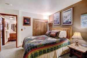 a bedroom with a bed and a table with a lamp at Park Place 104B in Breckenridge