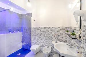 Ванная комната в siciliacasevacanze - Marina Domus Rooms