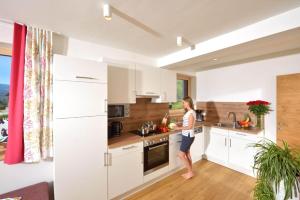 Η κουζίνα ή μικρή κουζίνα στο Appartements Kolb