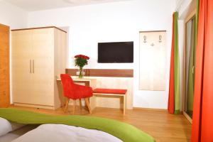 Μια τηλεόραση ή/και κέντρο ψυχαγωγίας στο Appartements Kolb