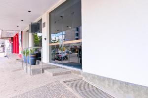 a building with a large window on a street at Oft Neve's hotel in Goiânia