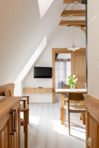 Telewizja i/lub zestaw kina domowego w obiekcie Apartamenty Franka Zakopane
