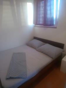 Postel nebo postele na pokoji v ubytování Apartments Tomisa