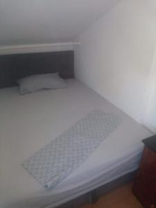 Postel nebo postele na pokoji v ubytování Apartments Tomisa