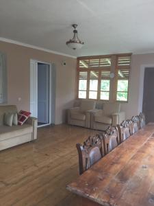 Posezení v ubytování Guesthouse LALI GULEDANI + 26 fotografií