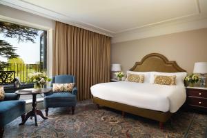 Ένα ή περισσότερα κρεβάτια σε δωμάτιο στο Carton House A Fairmont Managed hotel