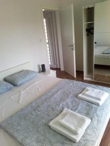Postel nebo postele na pokoji v ubytování Apartmani Sol Vlašići