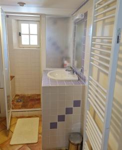 Ванная комната в La Croix du Sud - Ocres en Provence