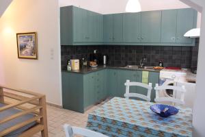 Kuchyň nebo kuchyňský kout v ubytování Aaron Apartments