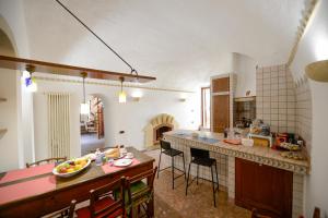 Dapur atau dapur kecil di Umbra Idris Holiday Home