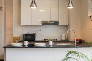 Sky Suites - Stunning Location with a great view of La Paz的厨房或小厨房