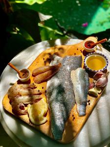 Comida na casa de hóspedes ou em algum lugar perto