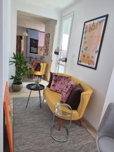 A seating area at Snow Sheep apART - апартамент с две спални
