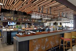 The lounge or bar area at Rydges Palmerston - Darwin