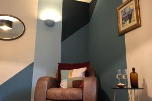 Stylish studio gem in the heart of Hebden的休息区