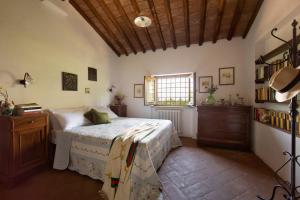 a bedroom with a bed and a window at Casale Eclissi in Bagnaia