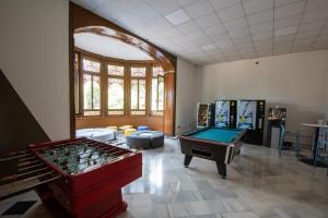 a large room with a pool table and arcade games at Alberg Barcelona Xanascat in Barcelona