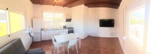 a kitchen with a white table and chairs in a room at Vista al Mar in Frontera