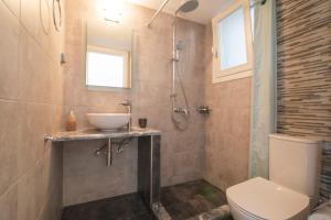 Kúpeľňa v ubytovaní KAMARADO STUDIOS + 37 fotografií