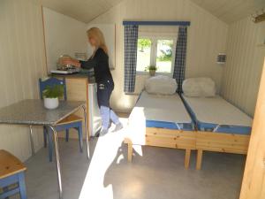 En eller flere senger på et rom på Eidfjord Hytter