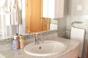 Billede fra billedgalleriet på Casa Rural ideal para escapadas con Barbacoa y Spa i Tinajeros + 65 billeder