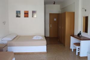Postel nebo postele na pokoji v ubytování Hotel Kamari