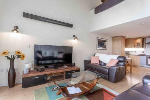 Characterful Mill Apartment with Free Parking