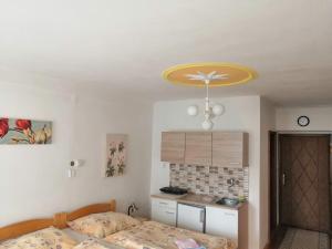 Posteľ alebo postele v izbe v ubytovaní Apartmány v centru u Moravců