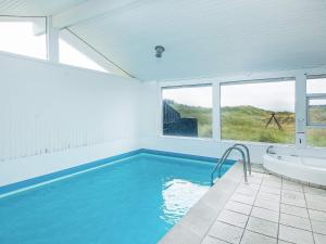 Bazén v ubytování 8 person holiday home in Saltum nebo v jeho okolí