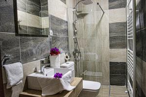 Koupelna v ubytování Guest Mansion, Гостински Палат + 37 fotografií