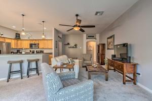 ザ・ヴィレッジズにあるCharming Home with Lanai, 8 Mi to Town Square!のギャラリーの写真