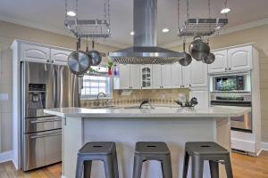 A kitchen or kitchenette at Picturesque Abode with Dock on Jackson Lake!