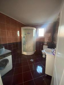 Koupelna v ubytování LENI Apartmani Dobre Vode