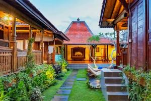 an image of a house with a garden at Hotel and Villa B52 Gili Air in Gili Air