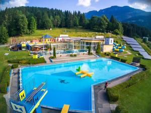 Bazén v ubytování Luxury Chalet Mauthner Alm nebo v jeho okolí