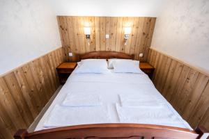Uma cama ou camas num quarto em Hotel Enigma