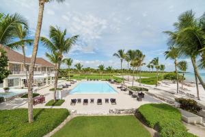 Galeriebild der Unterkunft Golf-front villa with large spaces, staff and pool, situated in luxury beach resort in Punta Cana