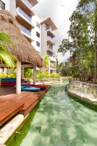 Villa Carmencita at Mayakoba Surrounded by Nature tesisinde veya buraya yakın yüzme havuzu