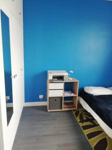 Ένα ή περισσότερα κρεβάτια σε δωμάτιο στο Quiet apartment, 12 mn from Paris