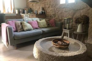 Posedenie v ubytovaní Villa Abad, finca rústica con casa y piscina
