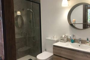Kúpeľňa v ubytovaní Villa Abad, finca rústica con casa y piscina
