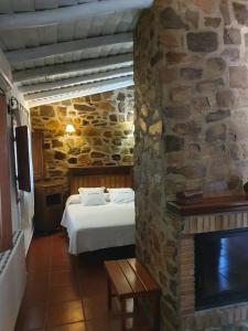 Tempat tidur dalam kamar di El Jiniebro Turismo Rural