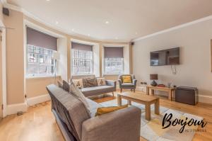 Gorgeous New Town Main Door 3BR-3BA - Free Parking & Patio by Bonjour Residences Edinburgh