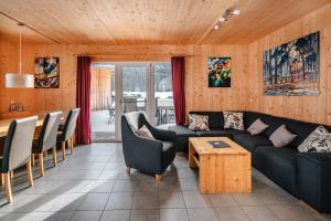 Predel za sedenje v nastanitvi Chalet Prinz