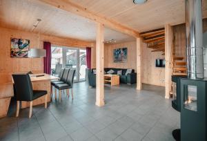 Predel za sedenje v nastanitvi Chalet Prinz
